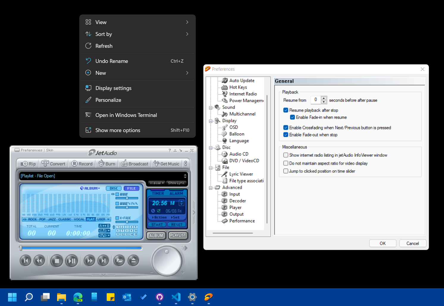 Ảnh chụp màn hình hai cửa sổ của ứng dụng JetAudio và menu ngữ cảnh của Windows 11. Các cửa sổ của ứng dụng JetAudio bị nhòe vì không thể kéo giãn chính xác.